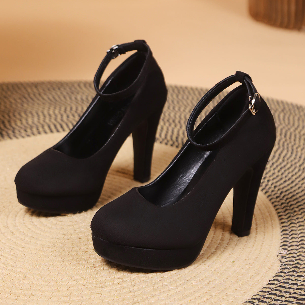 New Fashion Buckle Low-cut High Heels Women